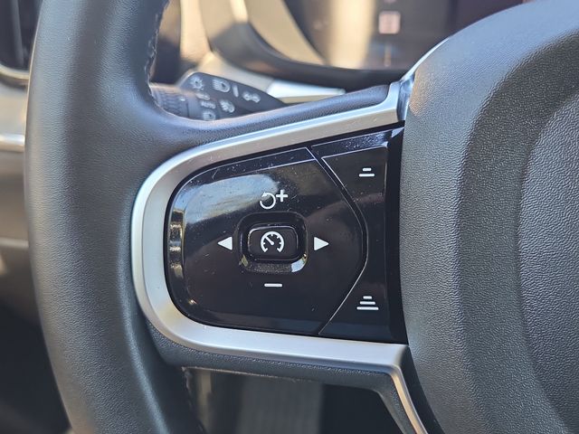 2025 Volvo XC60 B5 Plus photo 15