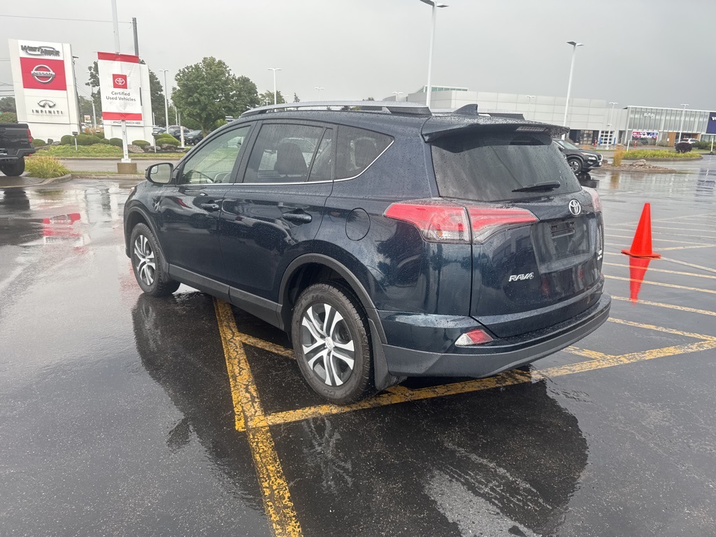 2018 Toyota RAV4 LE photo 2