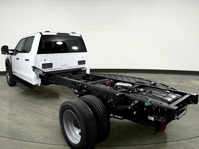 2025 Ford F-550 XLT photo 3