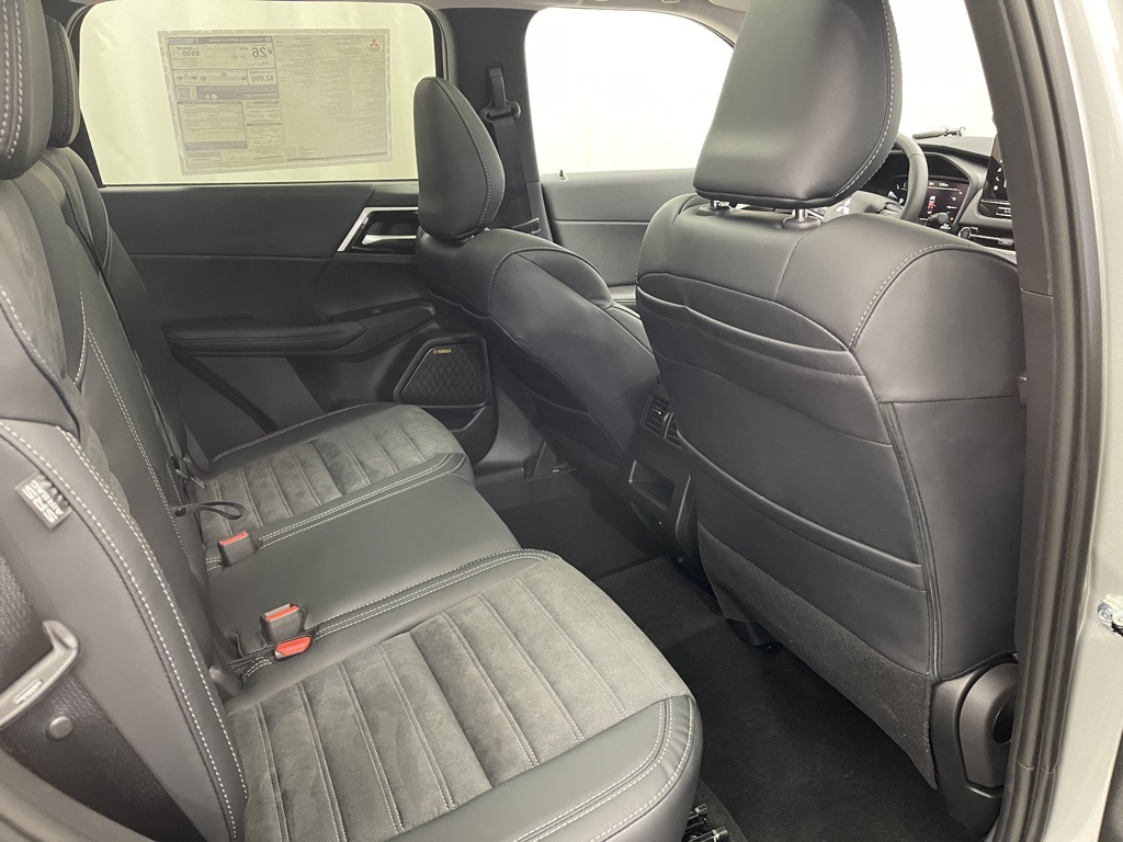 2025 Mitsubishi Outlander SE photo 28
