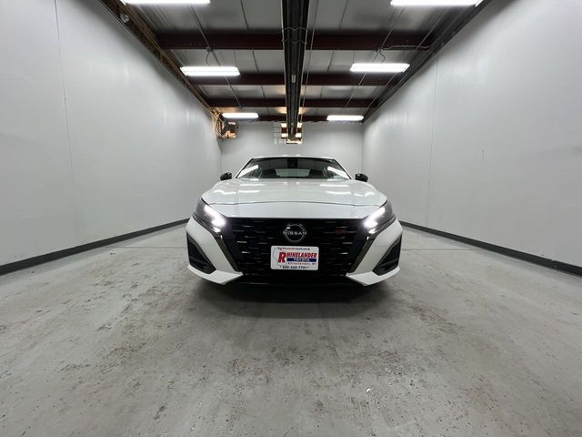 2023 Nissan Altima 2.5 SR photo 3