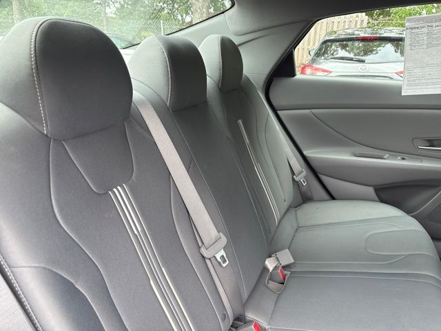 2022 Hyundai Elantra SEL Convenience photo 18