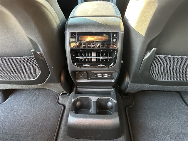 2025 Jeep Grand Cherokee Limited photo 14