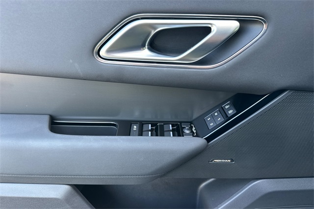 2025 Land Rover Range Rover Velar SE photo 9