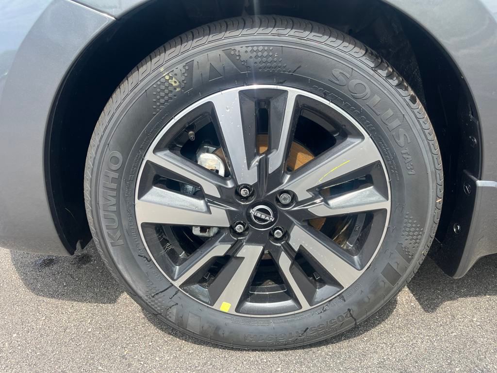2025 Nissan Versa 1.6 SV photo 9