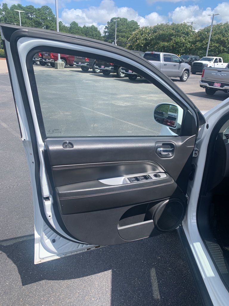 2014 Jeep Compass Latitude photo 16
