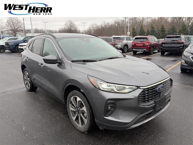 2025 Ford Escape Platinum's photo