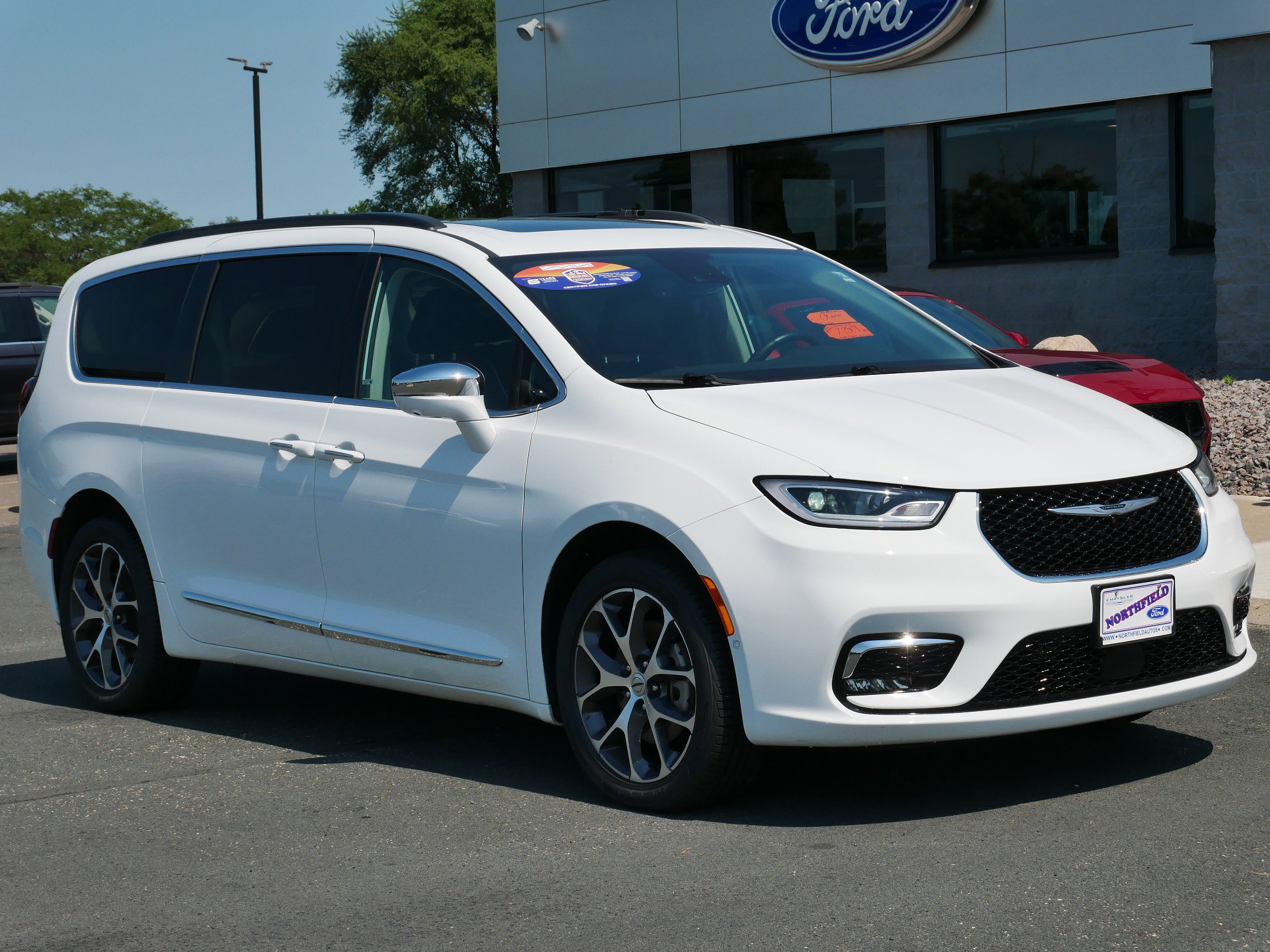 2022 Chrysler Pacifica Limited photo 2