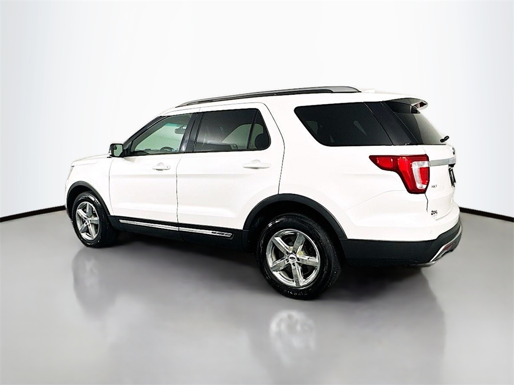 2016 Ford Explorer XLT photo 3