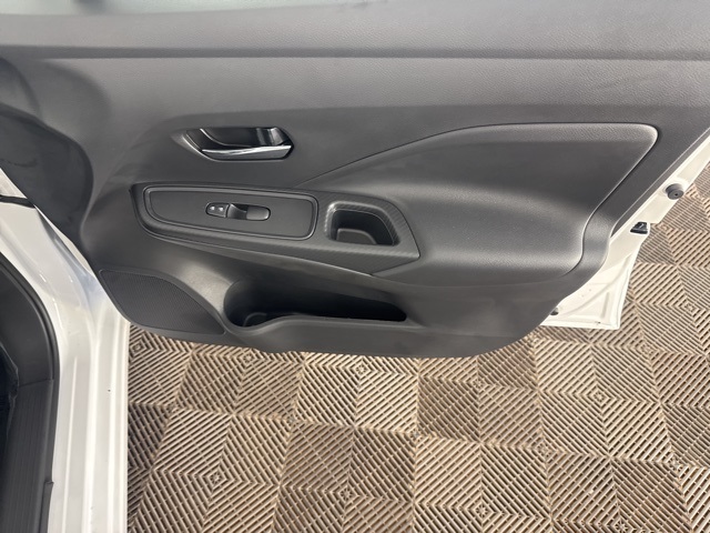2025 Nissan Versa 1.6 SV photo 18