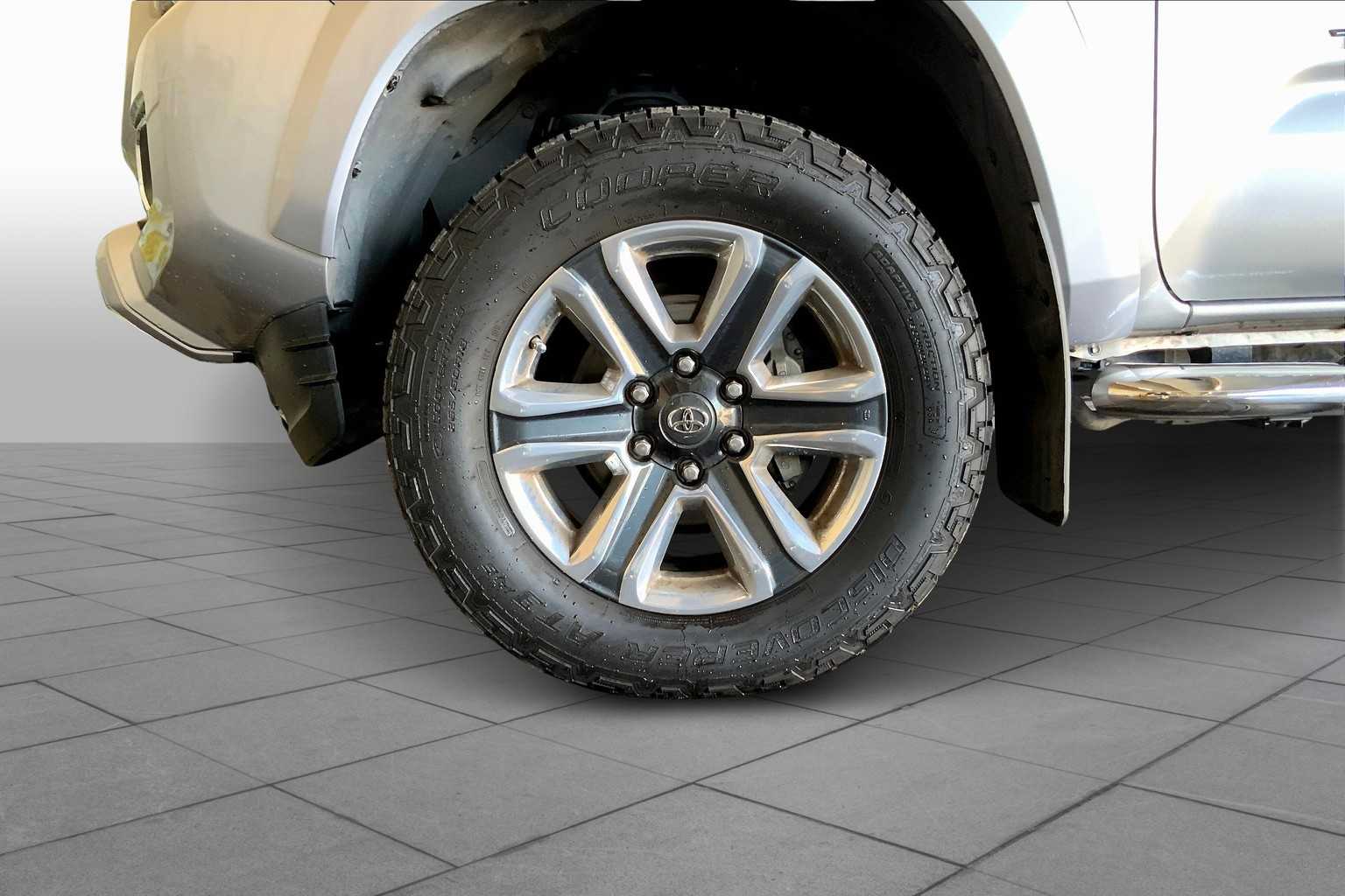 2016 Toyota Tacoma Limited 4x4 Double Cab V6 photo 10
