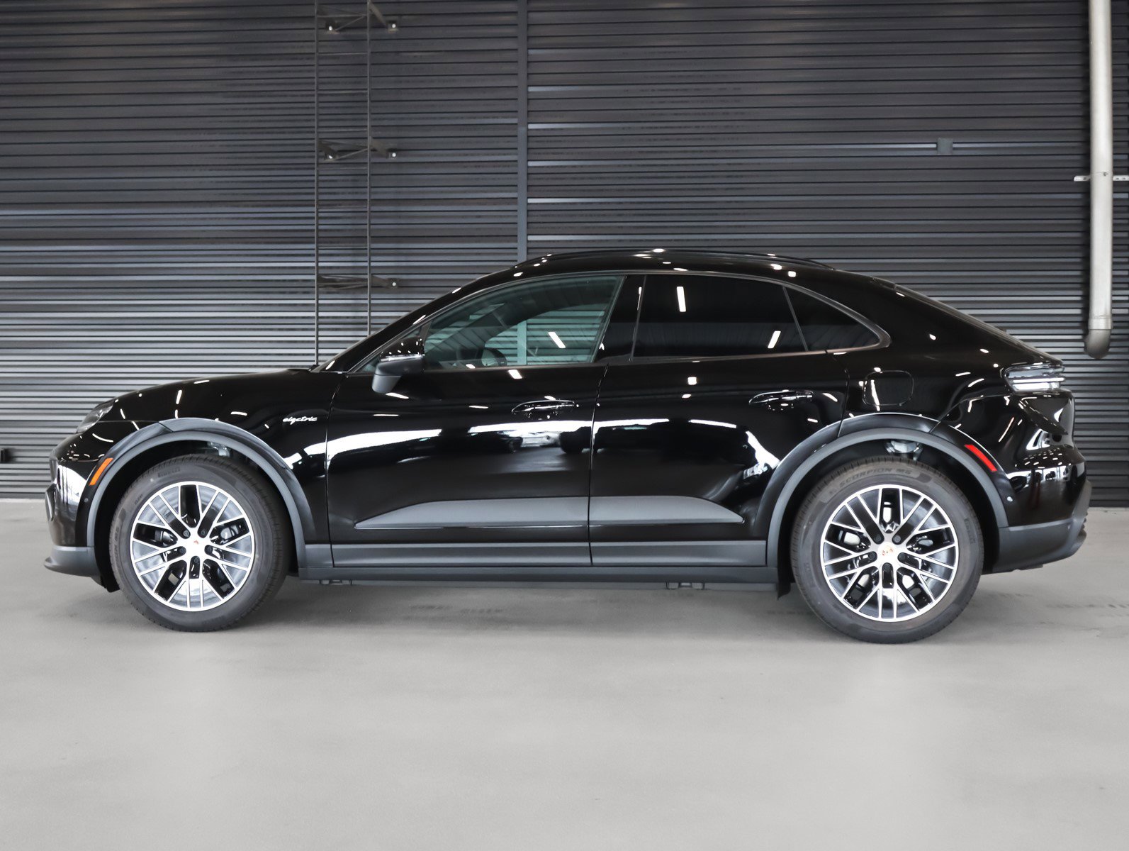 2025 Porsche Macan Electric 4 photo 2
