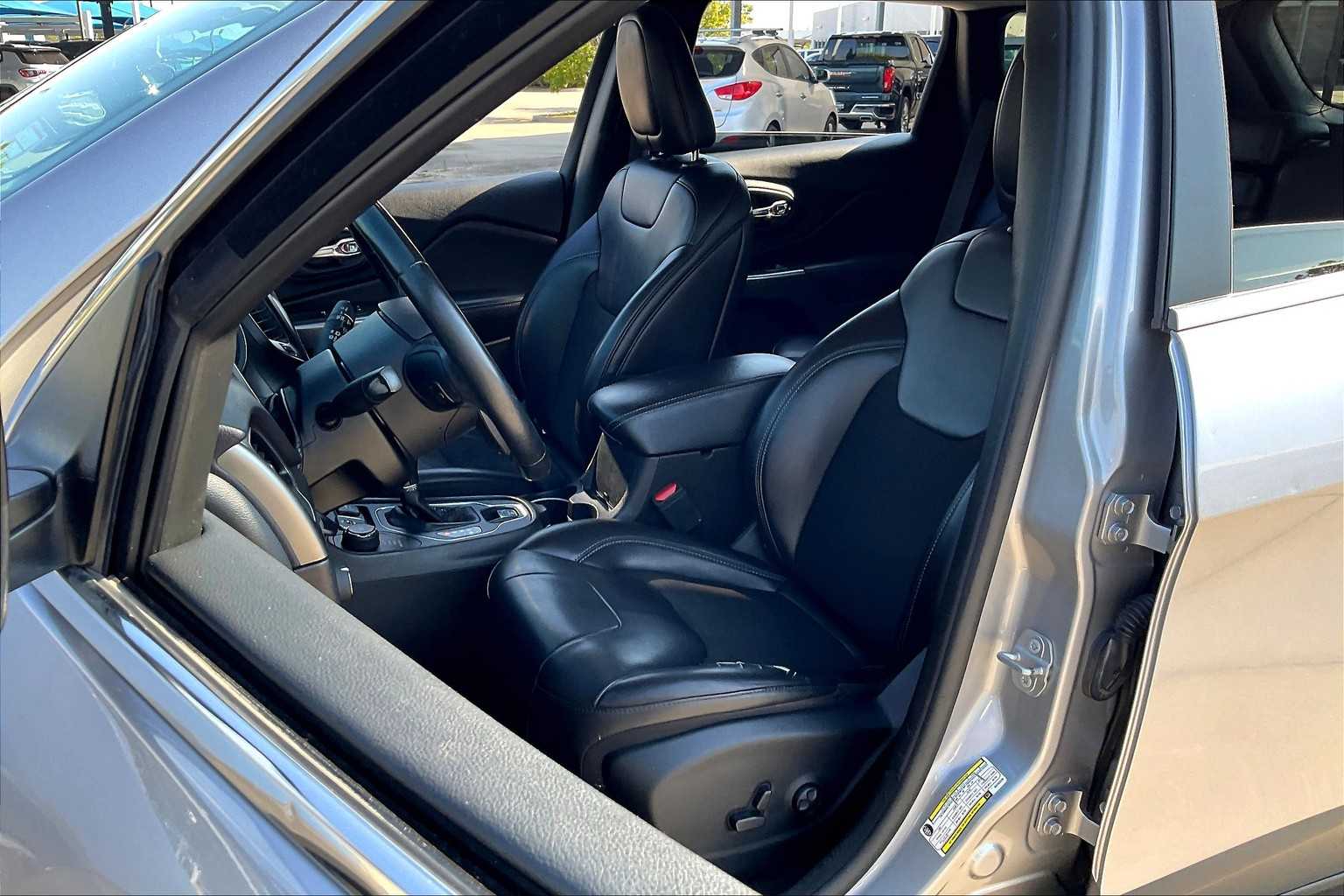 2019 Jeep Cherokee Latitude photo 7