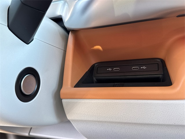 2025 Volkswagen ID. Buzz Pro Plus photo 31