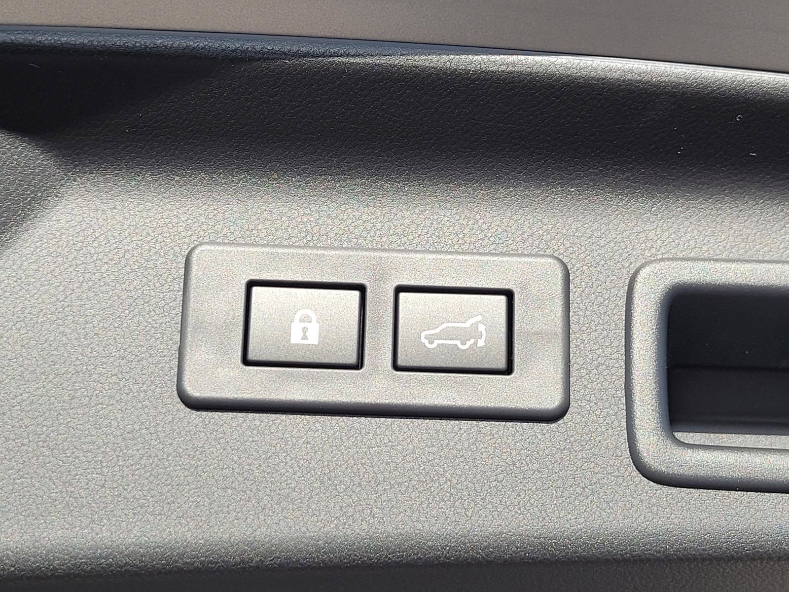 2025 Subaru Forester Touring photo 18