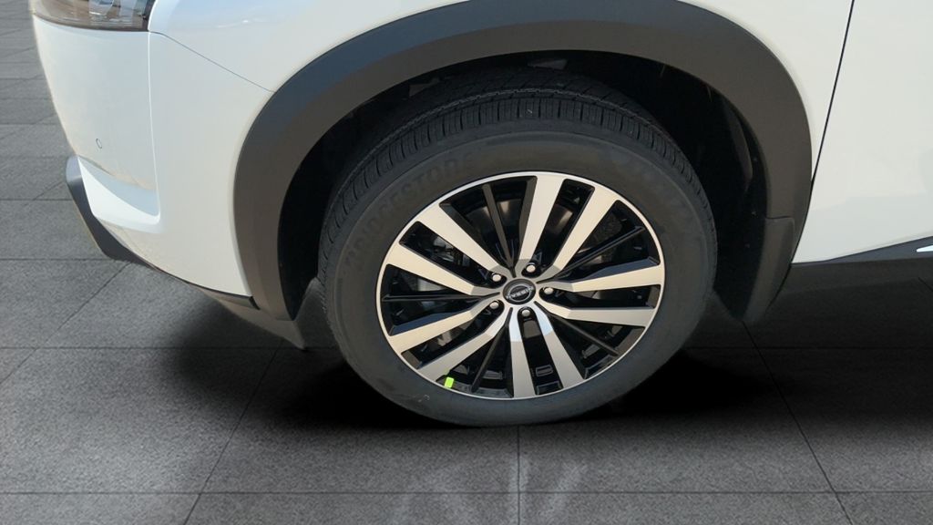 2025 Nissan Pathfinder Platinum photo 9