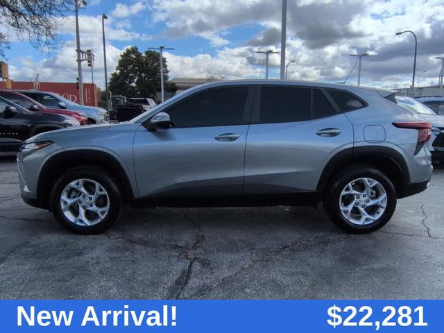 2025 Chevrolet Trax LS photo 4