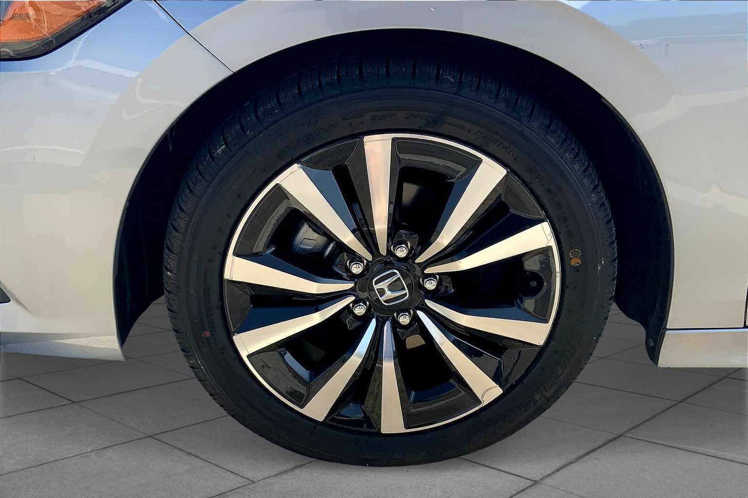 2022 Honda Civic EX photo 9