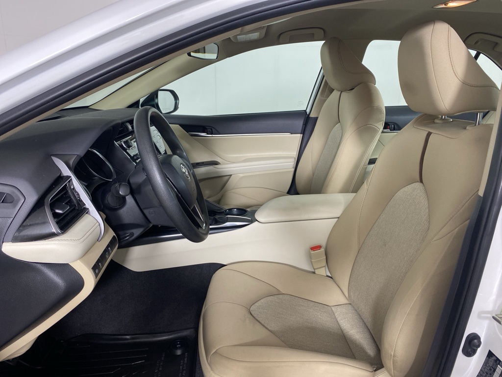 2019 Toyota Camry LE photo 3