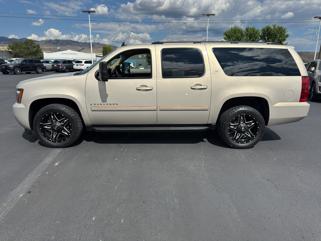 2007 Chevrolet Suburban LT's photo