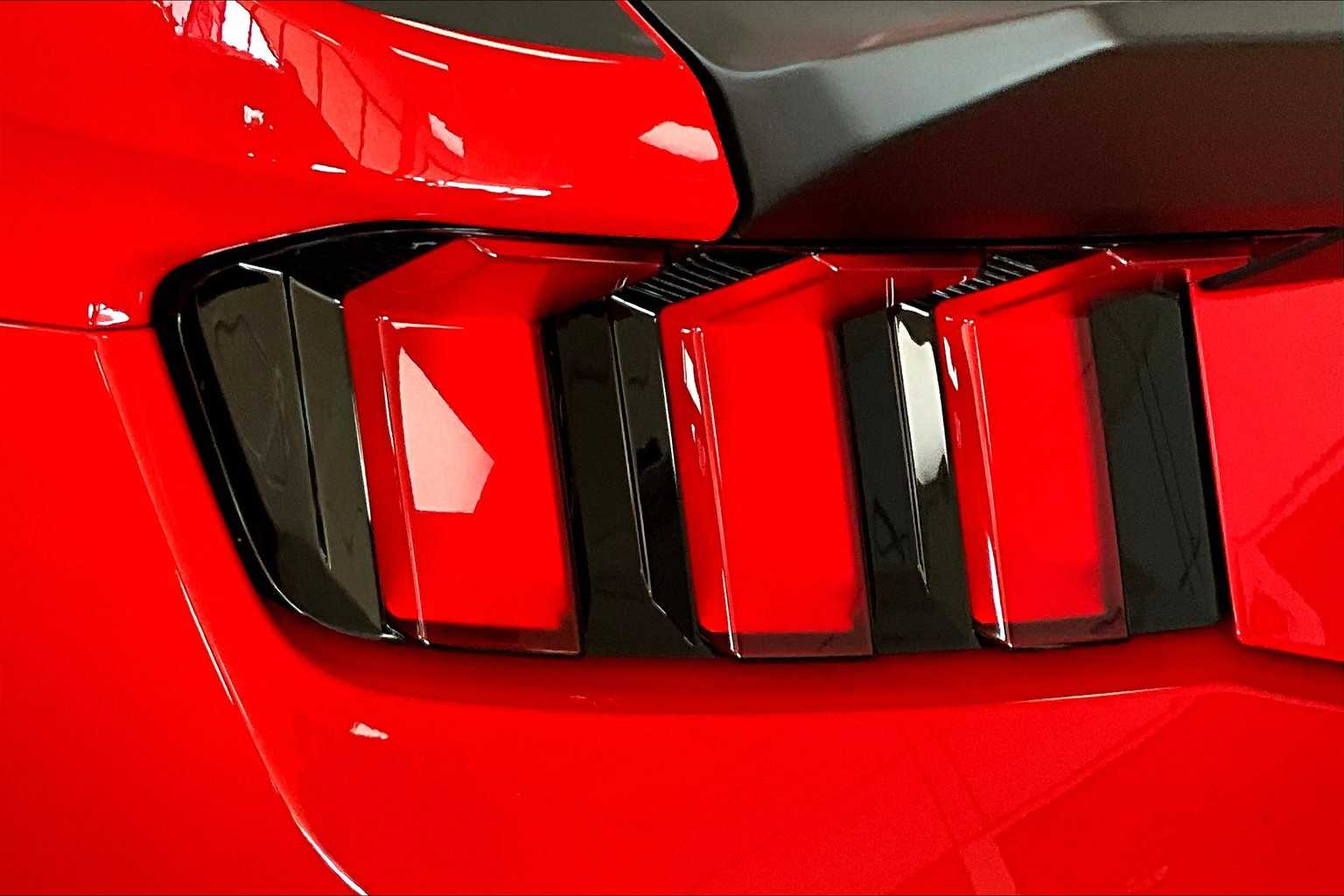2025 Ford Mustang GT Premium photo 13