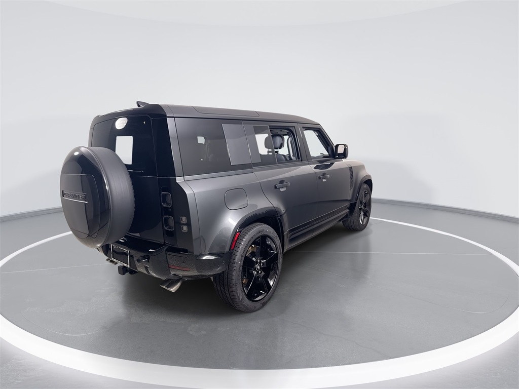 2025 Land Rover Defender 110 V8 photo 7