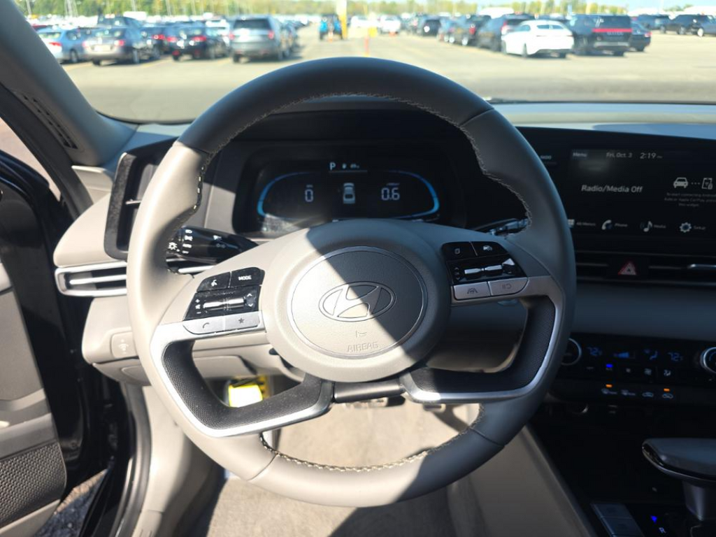 2025 Hyundai Elantra SEL Sport photo 4