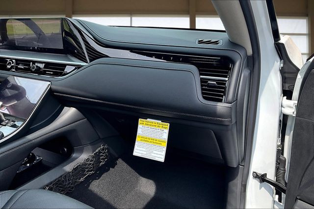 2026 Infiniti QX80 Luxe photo 17