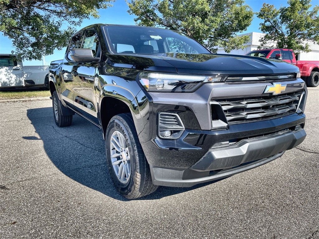 2026 Chevrolet Colorado LT photo 2