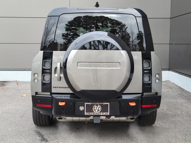 2024 Land Rover Defender photo 4