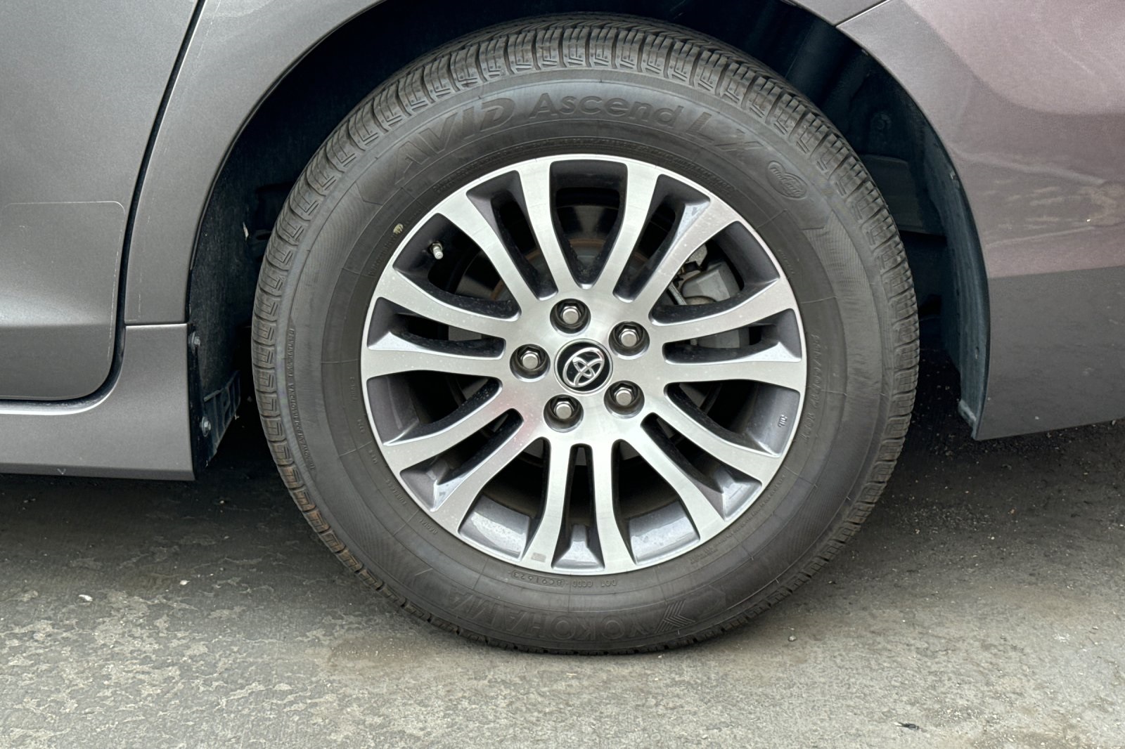 2020 Toyota Sienna XLE photo 4