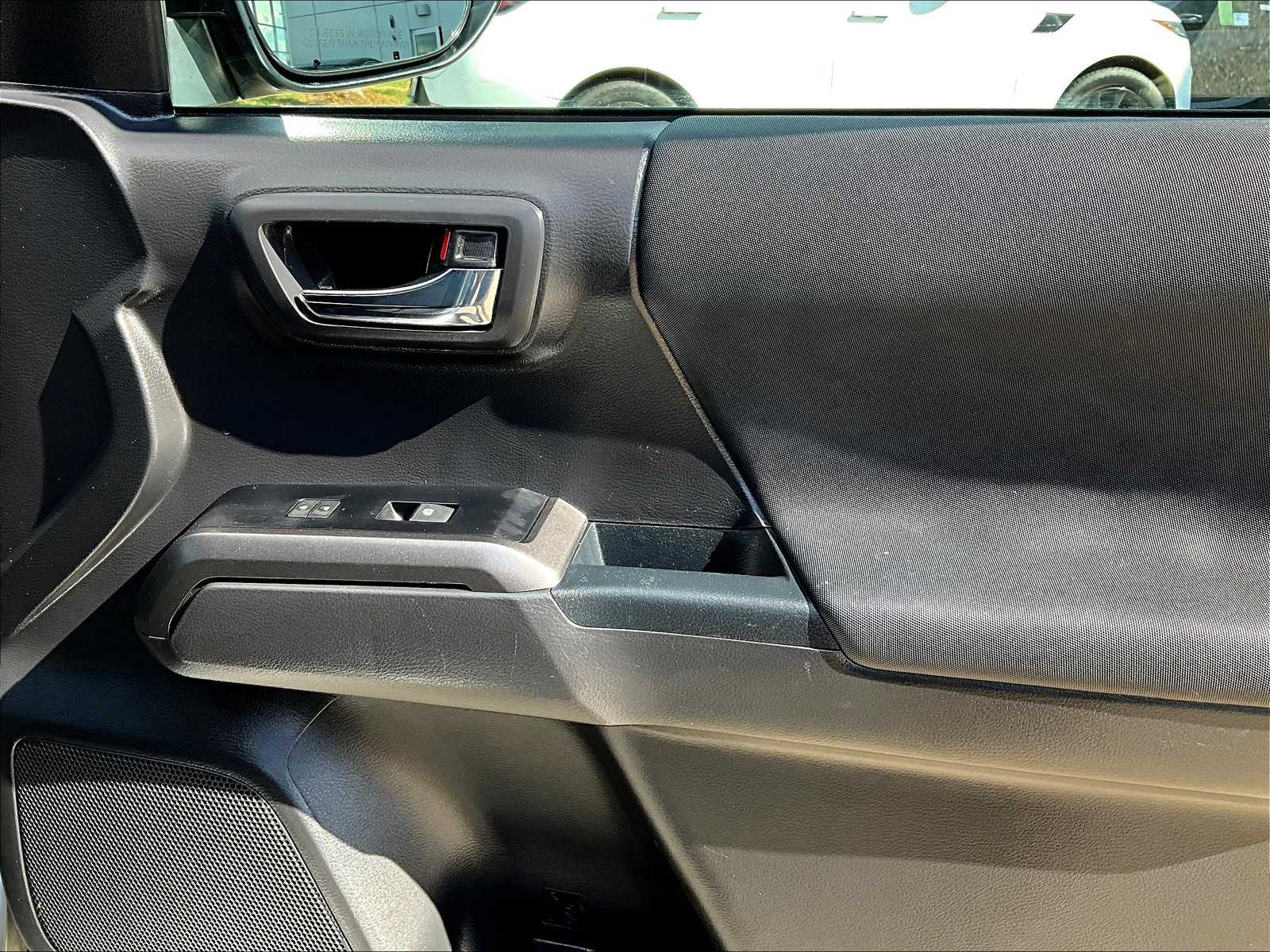 2023 Toyota Tacoma TRD photo 12