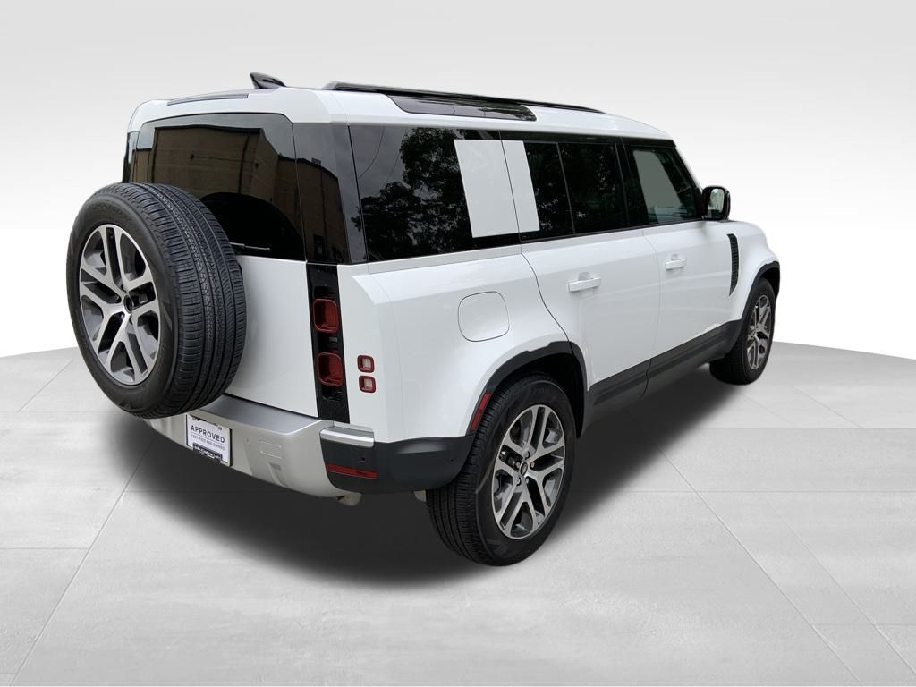 2025 Land Rover Defender 110 S photo 8