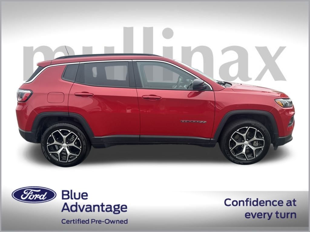 2024 Jeep Compass Latitude photo 2