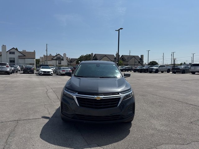 2022 Chevrolet Equinox LS photo 2