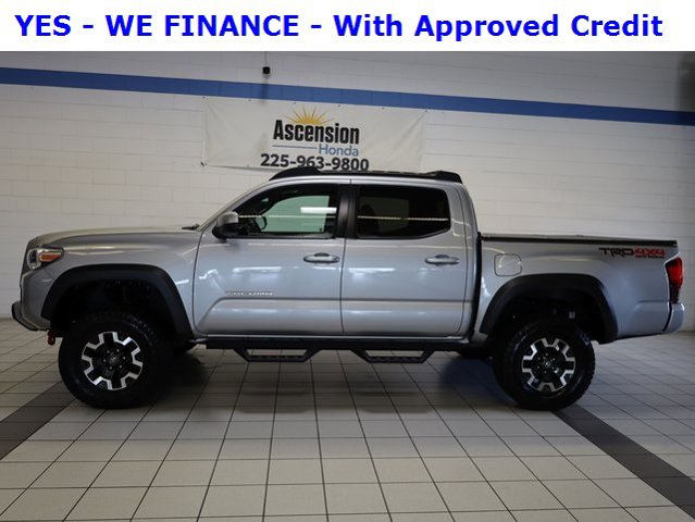 2019 Toyota Tacoma TRD Off-Road photo 3