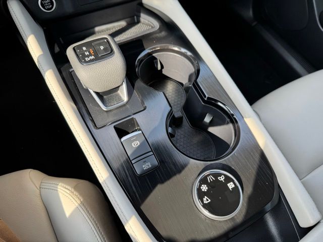 2023 Nissan Rogue SL photo 9