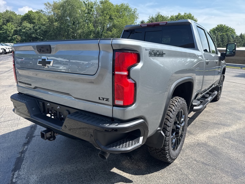 2025 Chevrolet Silverado 2500HD LTZ photo 3