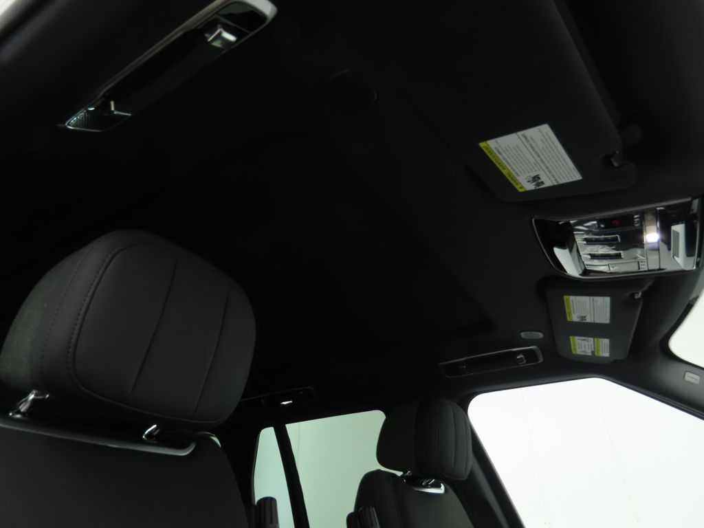 2025 Land Rover Range Rover SE photo 19