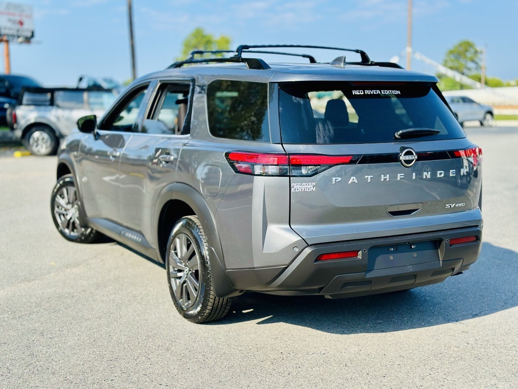 2022 Nissan Pathfinder SV photo 2