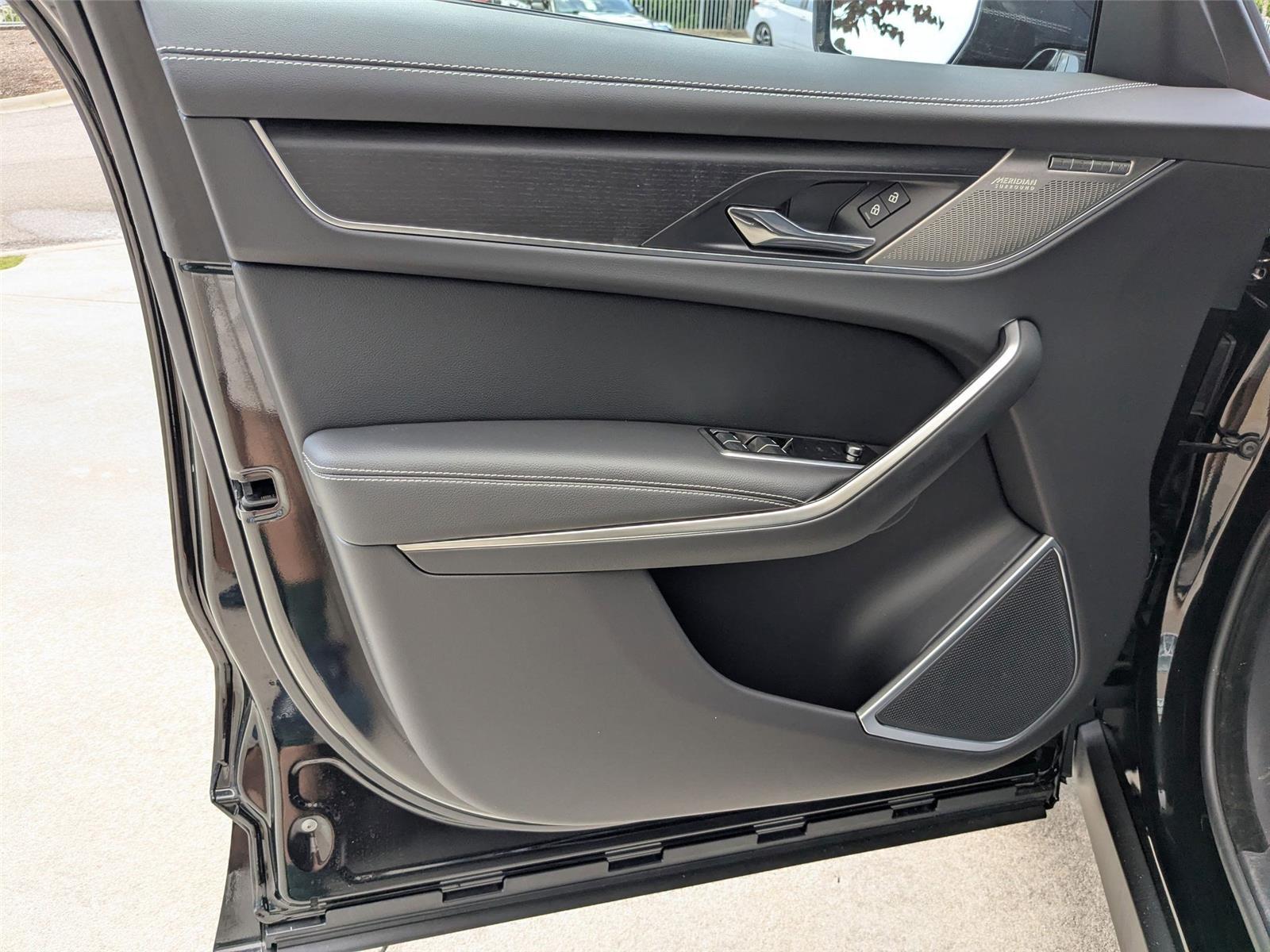 2026 Jaguar F-PACE P250 R-Dynamic S photo 8