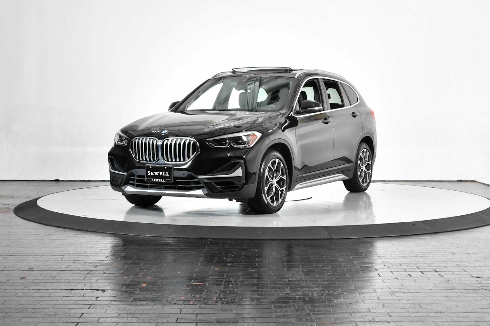 2021 BMW X1 28i's photo