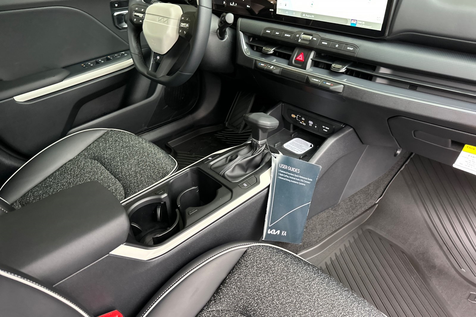 2025 Kia K4 GT-Line photo 11