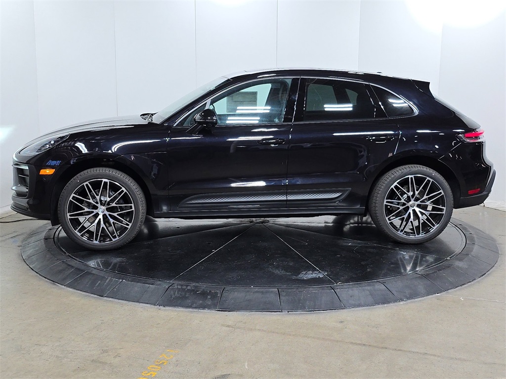 2026 Porsche Macan T photo 10