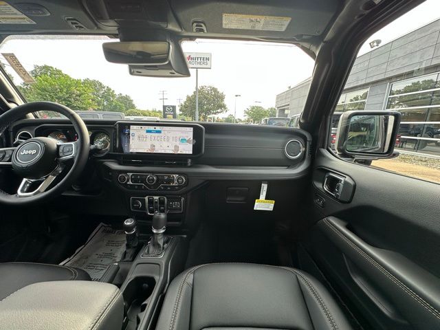2025 Jeep Wrangler Sahara photo 28