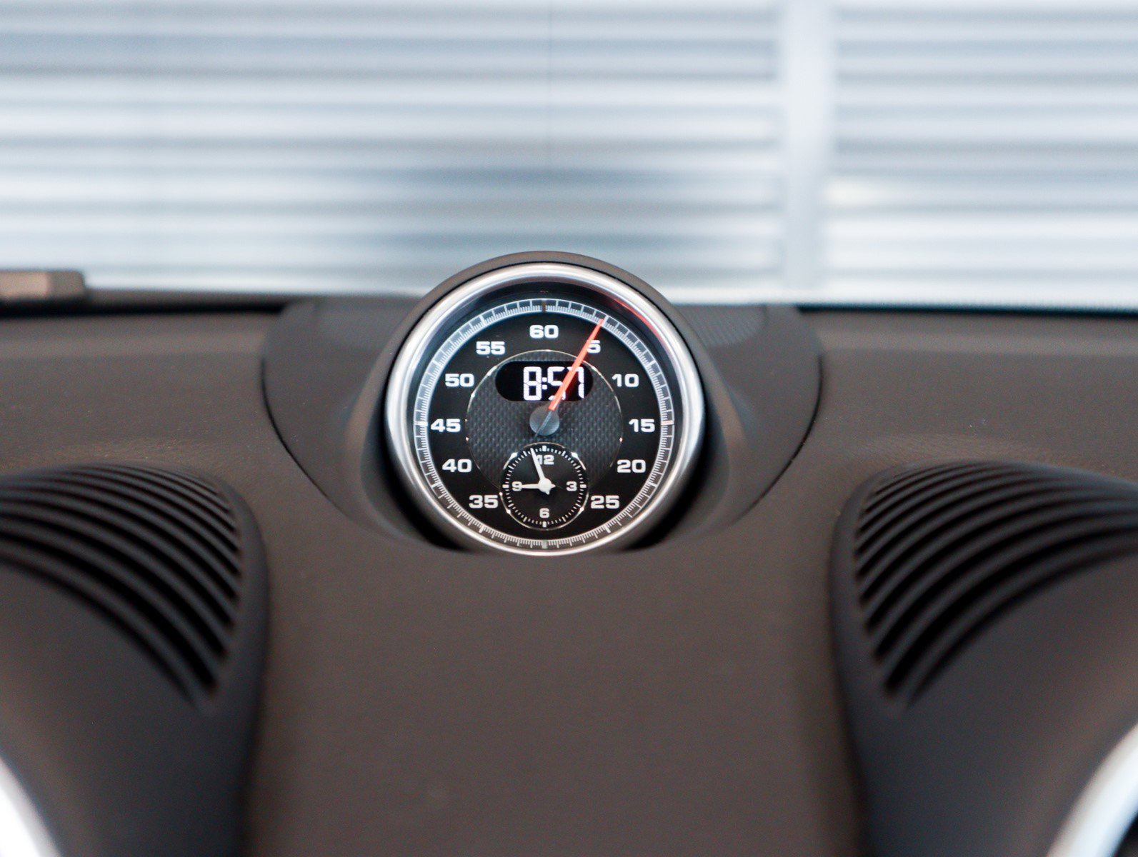 2025 Porsche Cayman photo 19