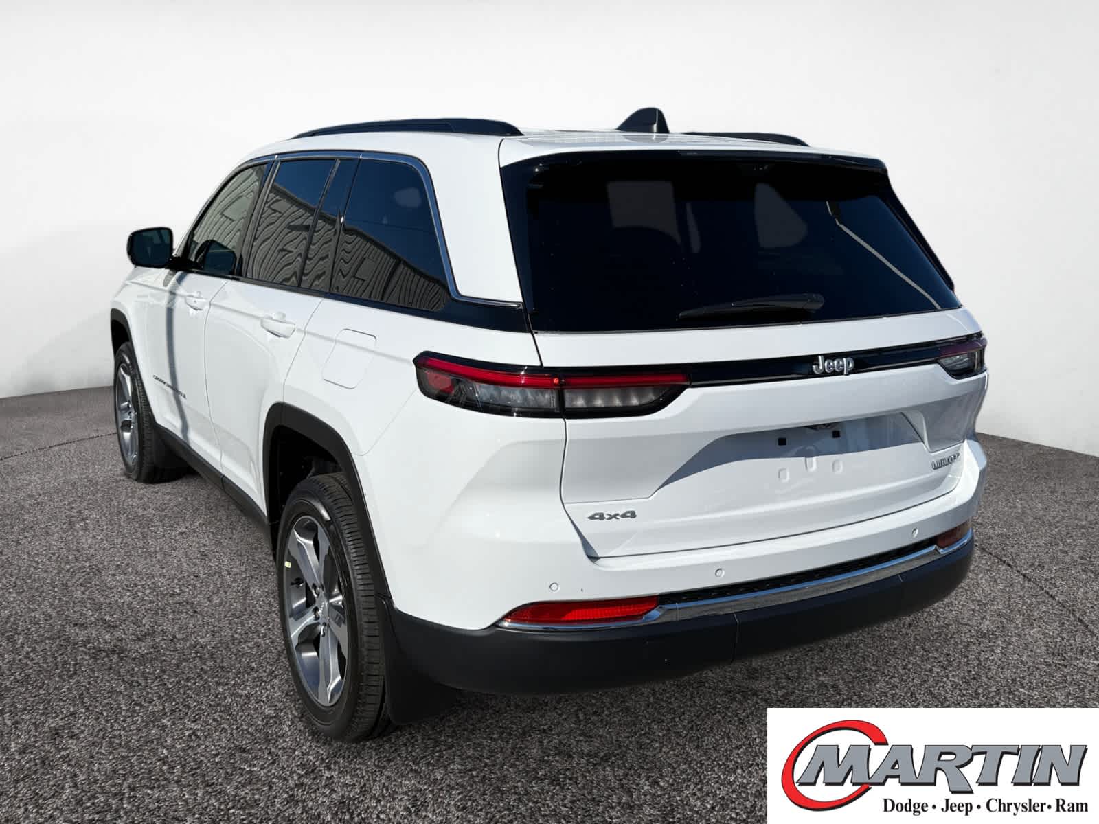 2025 Jeep Grand Cherokee Limited photo 2