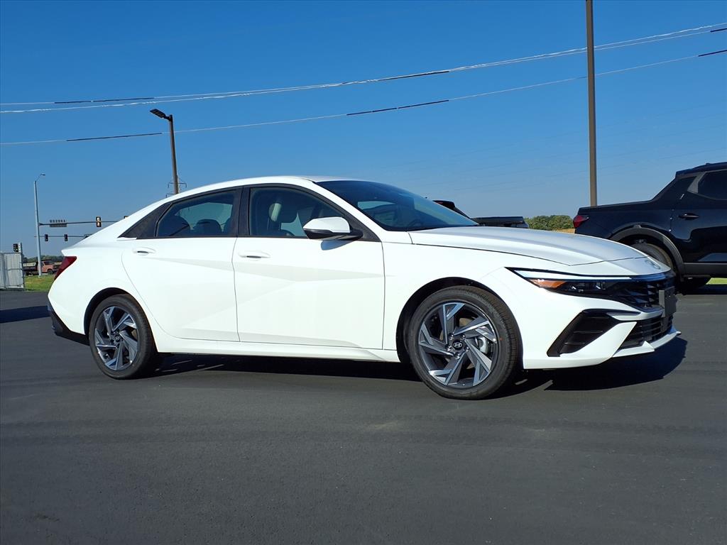 2025 Hyundai Elantra Limited photo 2