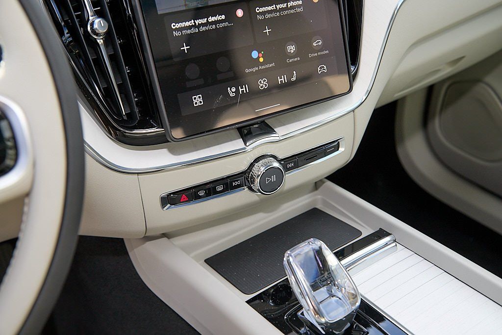 2026 VOLVO XC60 - Image 16