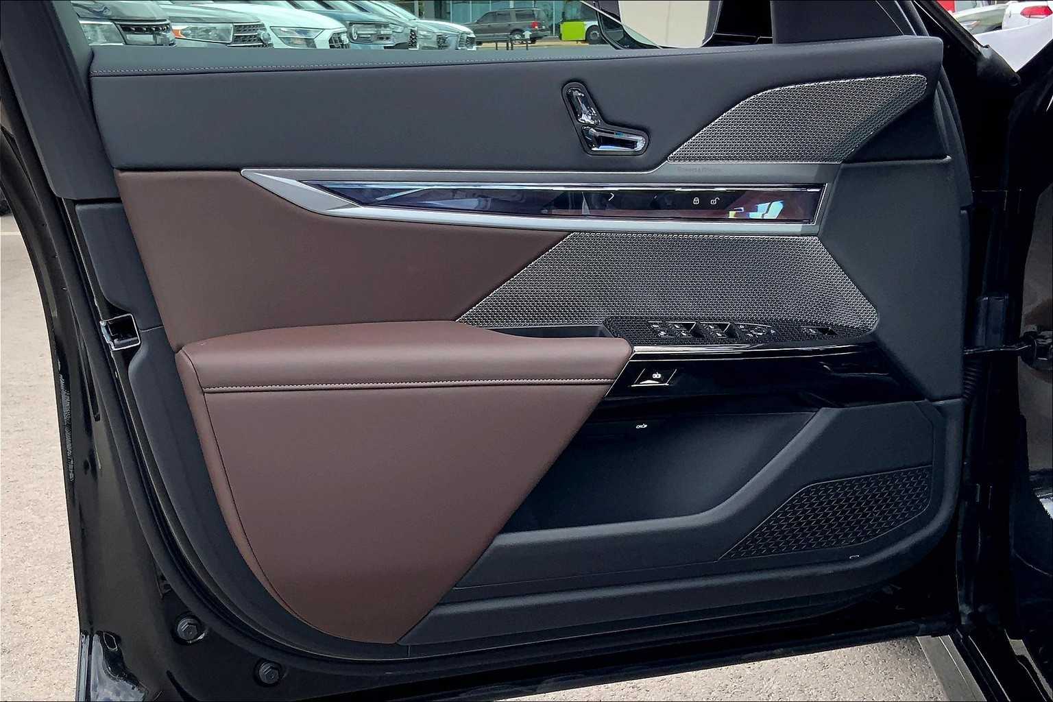 2025 Bmw 740i photo 10